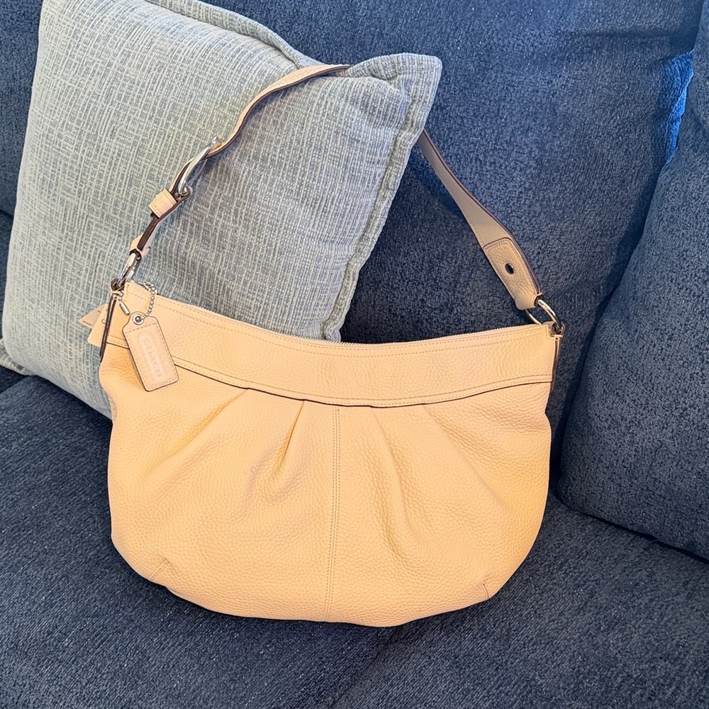 Coach Off-White Leather Shoulder Bag